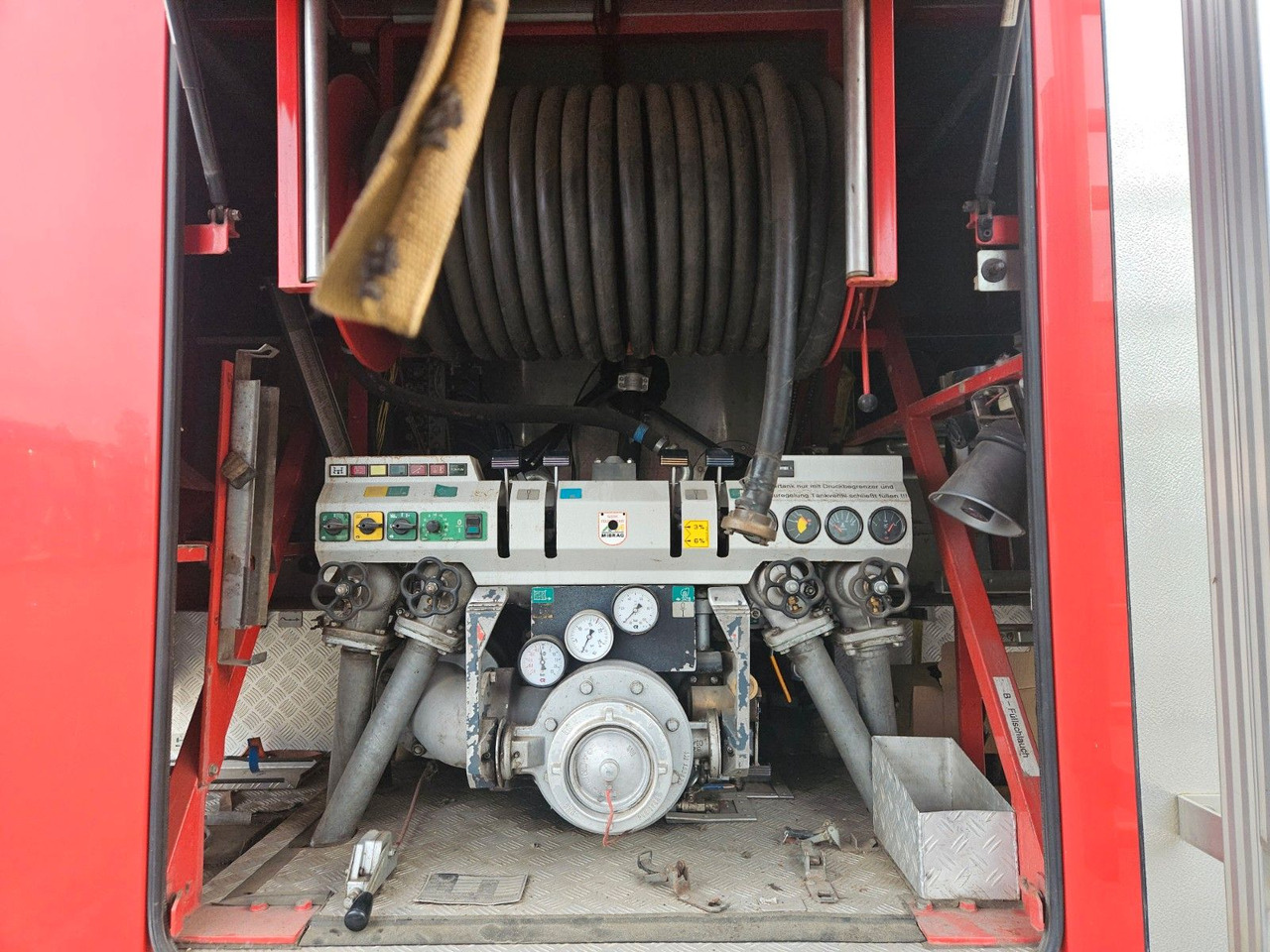 MAN KAT 6x6 Tanklöschfahrzeug - Tankwagen: afbeelding 5 MAN KAT 6x6 Tanklöschfahrzeug - Tankwagen: afbeelding 5