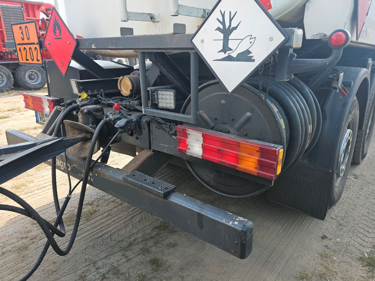 Mercedes-Benz Actros 2544 6x2 Tankwagen - Tankwagen: afbeelding 3 Mercedes-Benz Actros 2544 6x2 Tankwagen - Tankwagen: afbeelding 3