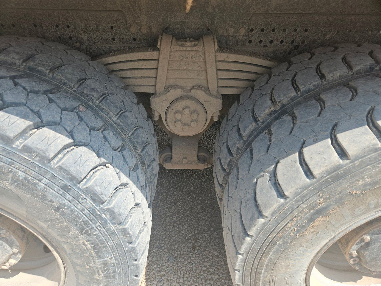 Mercedes-Benz Arocs 8x4 Dreiseitenkipper - Kipper vrachtwagen: afbeelding 3 Mercedes-Benz Arocs 8x4 Dreiseitenkipper - Kipper vrachtwagen: afbeelding 3