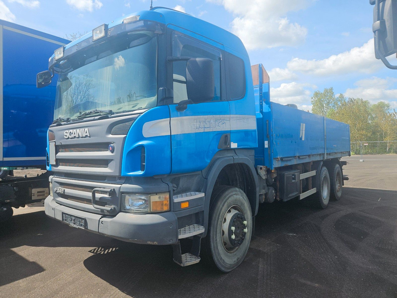 Scania P340 6x6 Pritsche Schaltgetriebe Blatt/Blatt - Vrachtwagen met open laadbak: afbeelding 1 Scania P340 6x6 Pritsche Schaltgetriebe Blatt/Blatt - Vrachtwagen met open laadbak: afbeelding 1