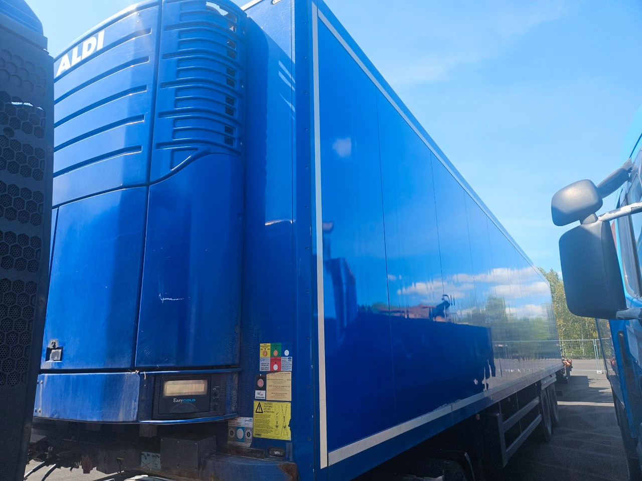 Schmitz Cargobull Kühlkoffer mit Ladebordwand - Koelwagen oplegger: afbeelding 2 Schmitz Cargobull Kühlkoffer mit Ladebordwand - Koelwagen oplegger: afbeelding 2