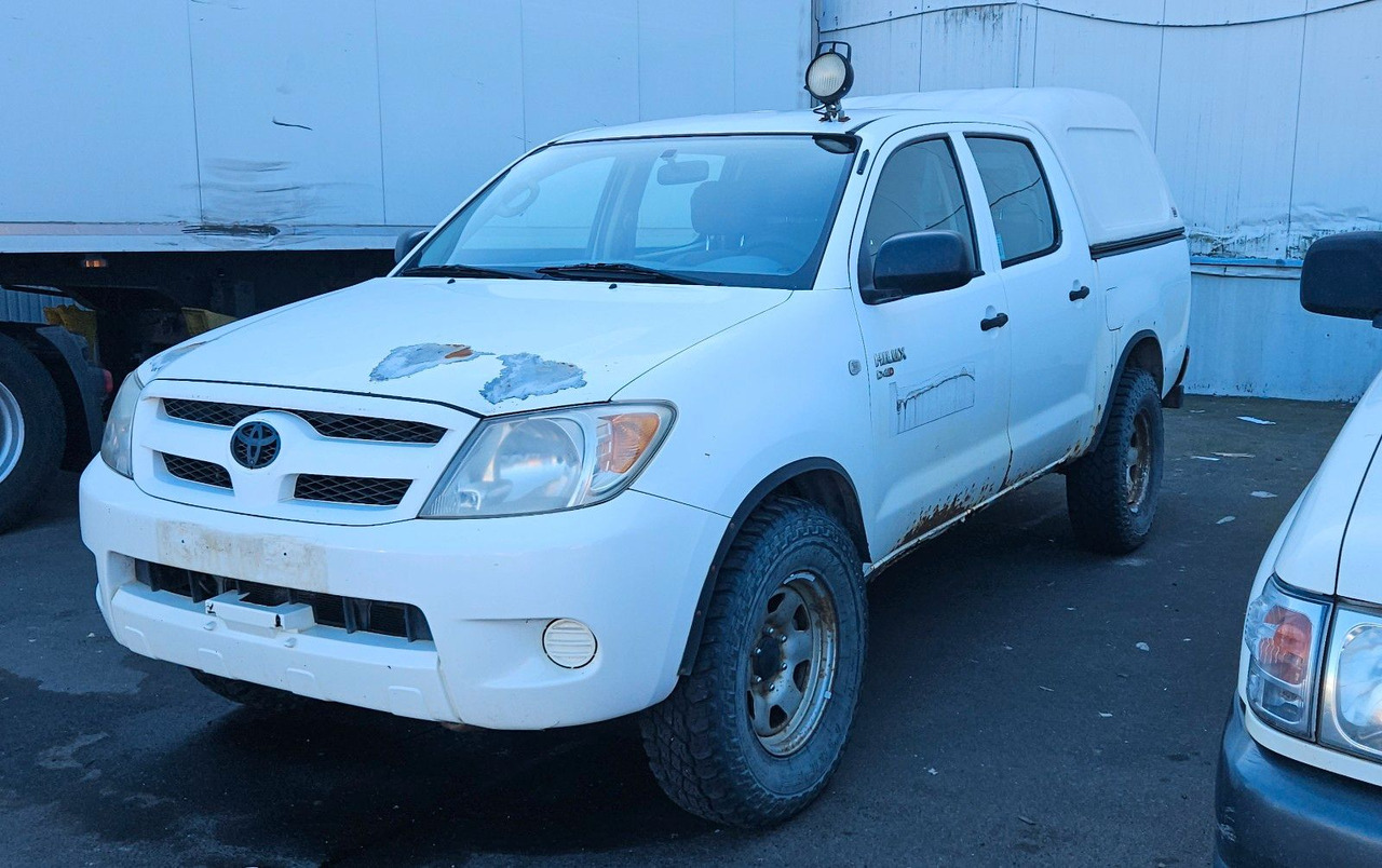 Toyota Hilux Double Cab 4x4 - SUV: afbeelding 1 Toyota Hilux Double Cab 4x4 - SUV: afbeelding 1