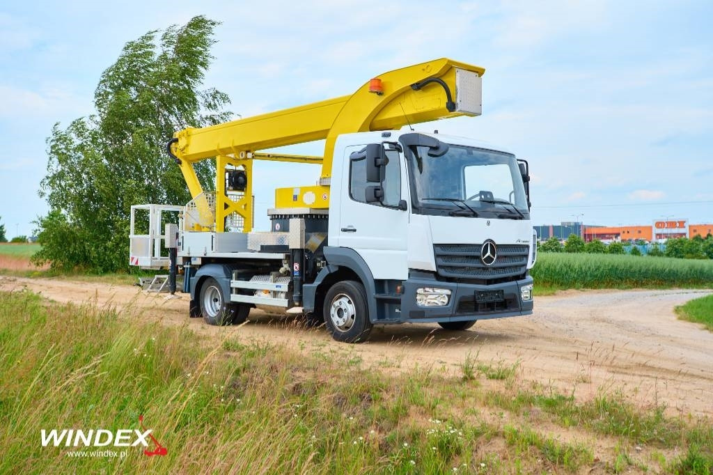 Palfinger P 300 KS - Vrachtwagen hoogwerker: afbeelding 1 Palfinger P 300 KS - Vrachtwagen hoogwerker: afbeelding 1
