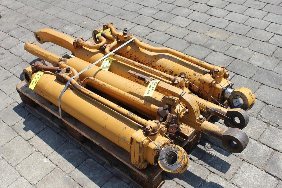 Fiat FL 10 C Laderaupe - Hydraulische cilinder voor Bouwmachine: afbeelding 1 Fiat FL 10 C Laderaupe - Hydraulische cilinder voor Bouwmachine: afbeelding 1