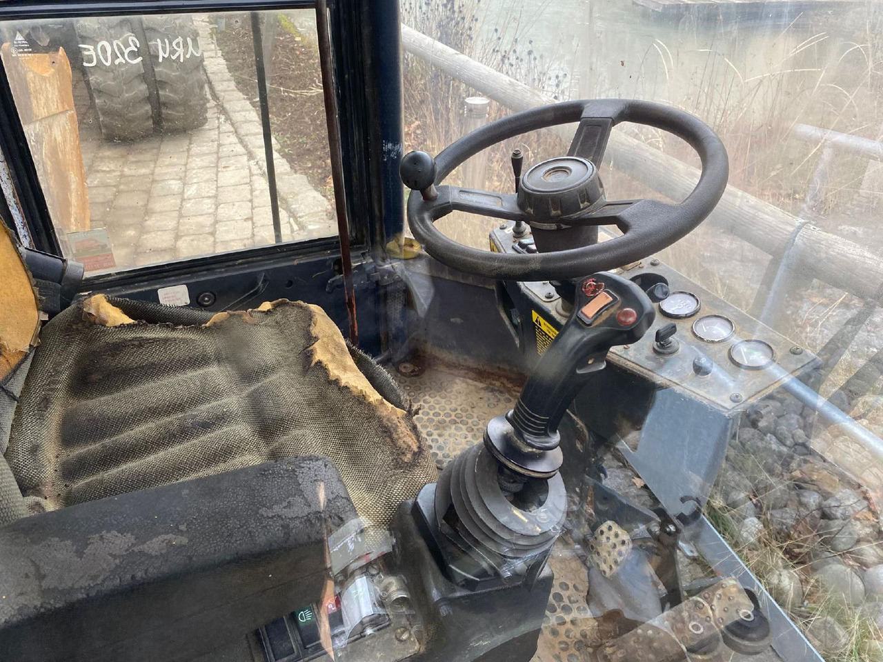 Furukawa 320 E - Cabine voor Bouwmachine: afbeelding 3 Furukawa 320 E - Cabine voor Bouwmachine: afbeelding 3