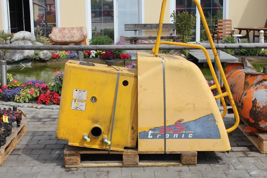 Furukawa 735 - Hydrauliektank voor Bouwmachine: afbeelding 1 Furukawa 735 - Hydrauliektank voor Bouwmachine: afbeelding 1