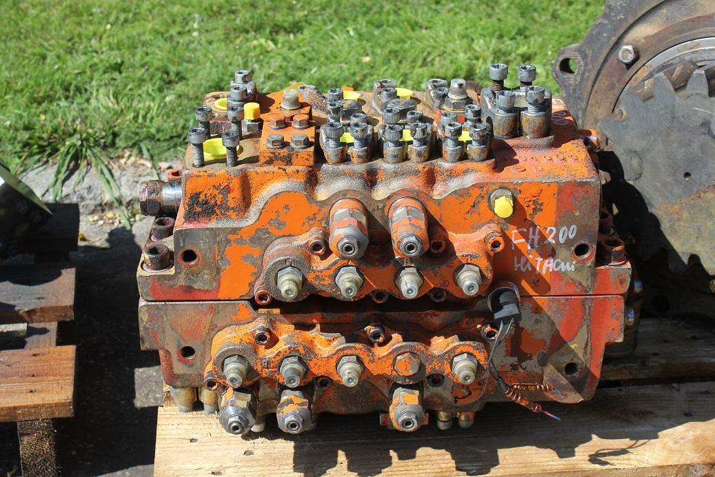 Hitachi FH 200-3 - Hydraulische klep voor Bouwmachine: afbeelding 3 Hitachi FH 200-3 - Hydraulische klep voor Bouwmachine: afbeelding 3