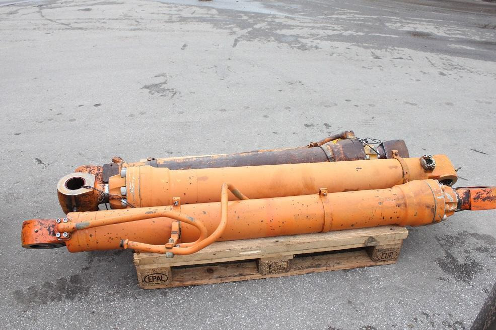 Hitachi FH 220 LC - Hydraulische cilinder voor Bouwmachine: afbeelding 1 Hitachi FH 220 LC - Hydraulische cilinder voor Bouwmachine: afbeelding 1