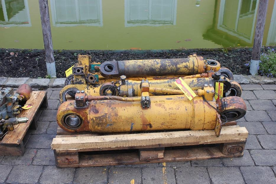 Liebherr L551 - Hydraulische cilinder voor Bouwmachine: afbeelding 3 Liebherr L551 - Hydraulische cilinder voor Bouwmachine: afbeelding 3