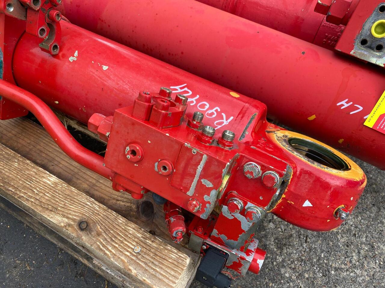 Liebherr R 904 LIT - Hydraulische cilinder voor Bouwmachine: afbeelding 2 Liebherr R 904 LIT - Hydraulische cilinder voor Bouwmachine: afbeelding 2