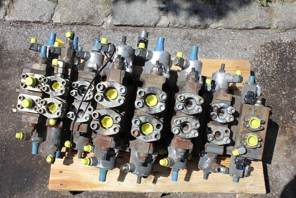 Liebherr R 924 compact - Hydraulische klep voor Bouwmachine: afbeelding 2 Liebherr R 924 compact - Hydraulische klep voor Bouwmachine: afbeelding 2