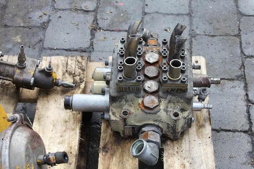 Volvo LM 846 - Hydraulische klep voor Bouwmachine: afbeelding 1 Volvo LM 846 - Hydraulische klep voor Bouwmachine: afbeelding 1