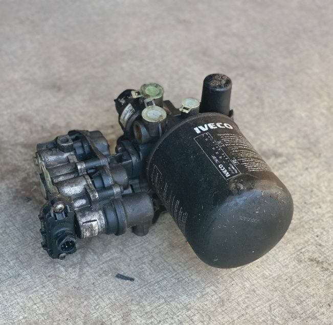 Knorr-Bremse Zespół przygotowania powietrza LA8609 IVECO Stralis truck - Luchtinlaatsysteem voor Vrachtwagen: afbeelding 2 Knorr-Bremse Zespół przygotowania powietrza LA8609 IVECO Stralis truck - Luchtinlaatsysteem voor Vrachtwagen: afbeelding 2