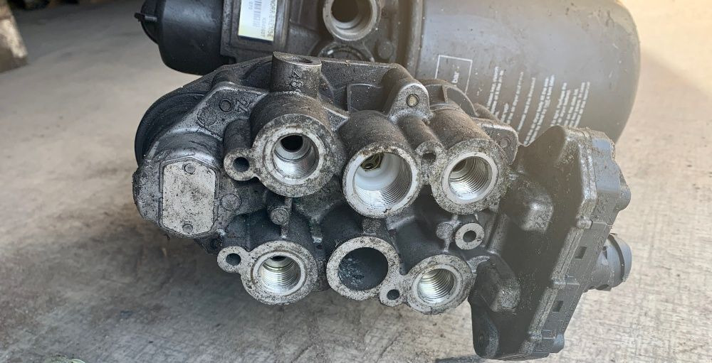 Knorr-Bremse Zespół przygotowania powietrza LA8609 IVECO Stralis truck - Luchtinlaatsysteem voor Vrachtwagen: afbeelding 5 Knorr-Bremse Zespół przygotowania powietrza LA8609 IVECO Stralis truck - Luchtinlaatsysteem voor Vrachtwagen: afbeelding 5