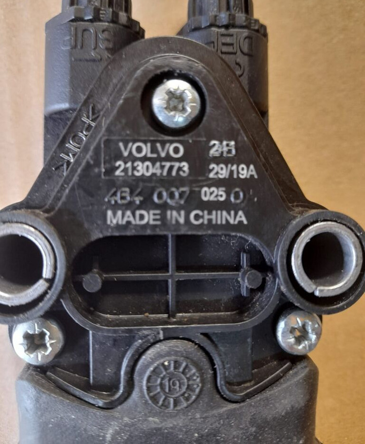 WABCO 21304773 Volvo FH / FM truck - Cabine en interieur voor Vrachtwagen: afbeelding 2 WABCO 21304773 Volvo FH / FM truck - Cabine en interieur voor Vrachtwagen: afbeelding 2