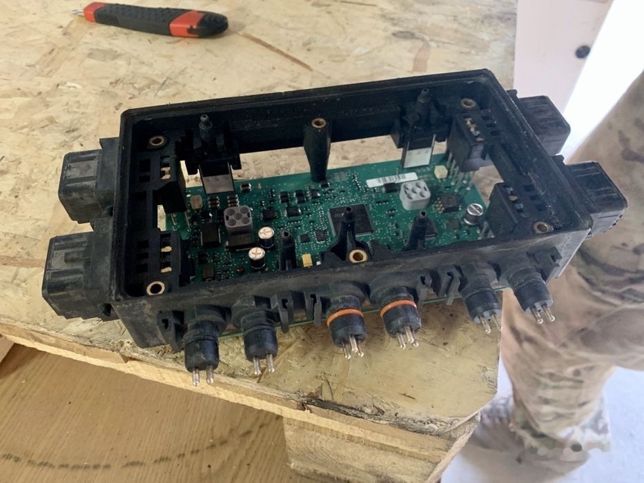 WABCO Elektronika D E TEBS E Modulator naczepa hurt części - Zekeringkast voor Aanhangwagen: afbeelding 1 WABCO Elektronika D E TEBS E Modulator naczepa hurt części - Zekeringkast voor Aanhangwagen: afbeelding 1