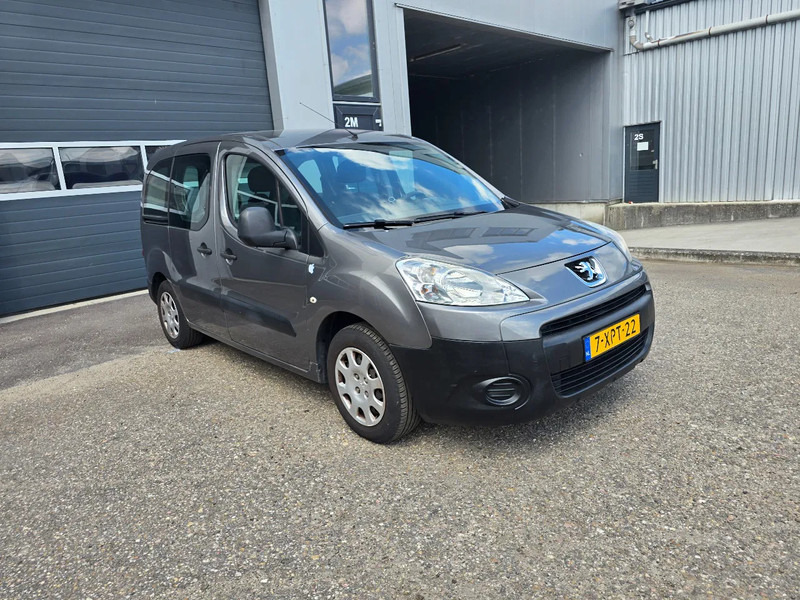 Peugeot Partner 1.6 benzine - Personenwagen: afbeelding 2 Peugeot Partner 1.6 benzine - Personenwagen: afbeelding 2