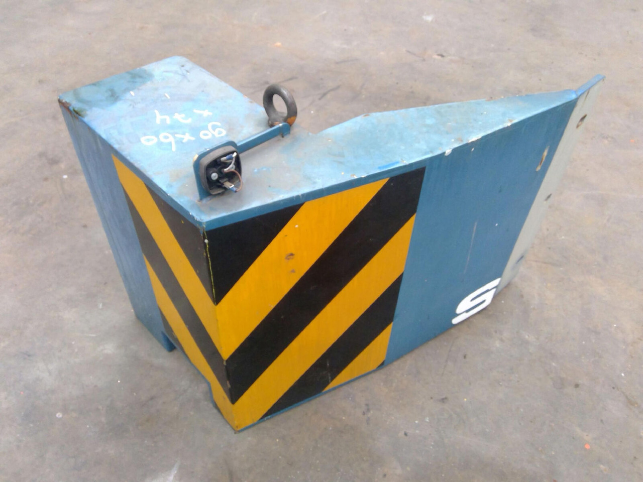 FAUN ATF 40G-2 counterweight 0,7 ton left side - Tegenwicht voor Mobiele kraan: afbeelding 1 FAUN ATF 40G-2 counterweight 0,7 ton left side - Tegenwicht voor Mobiele kraan: afbeelding 1