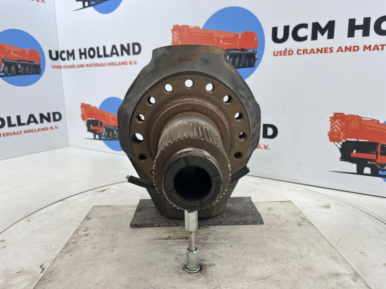 FAUN RTF 40 Steering knuckle 16 holes axle 3 - Fusee voor Kraan: afbeelding 2 FAUN RTF 40 Steering knuckle 16 holes axle 3 - Fusee voor Kraan: afbeelding 2