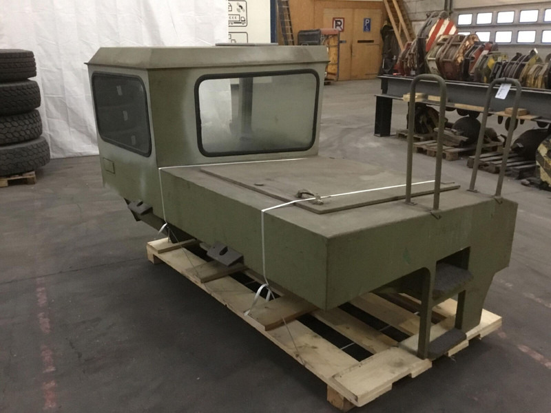 Faun RTF 30 lower cabin - Cabine en interieur voor Kraan: afbeelding 4 Faun RTF 30 lower cabin - Cabine en interieur voor Kraan: afbeelding 4