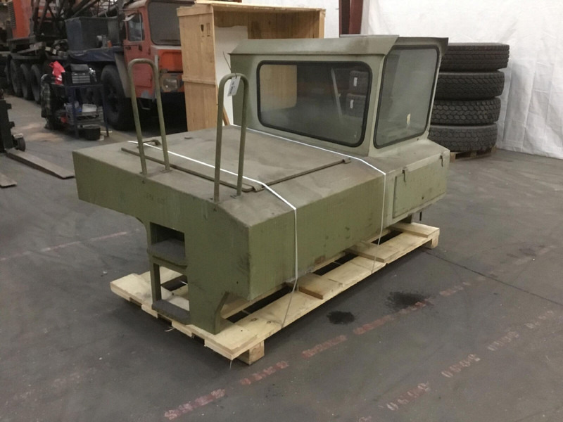 Faun RTF 30 lower cabin - Cabine en interieur voor Kraan: afbeelding 2 Faun RTF 30 lower cabin - Cabine en interieur voor Kraan: afbeelding 2