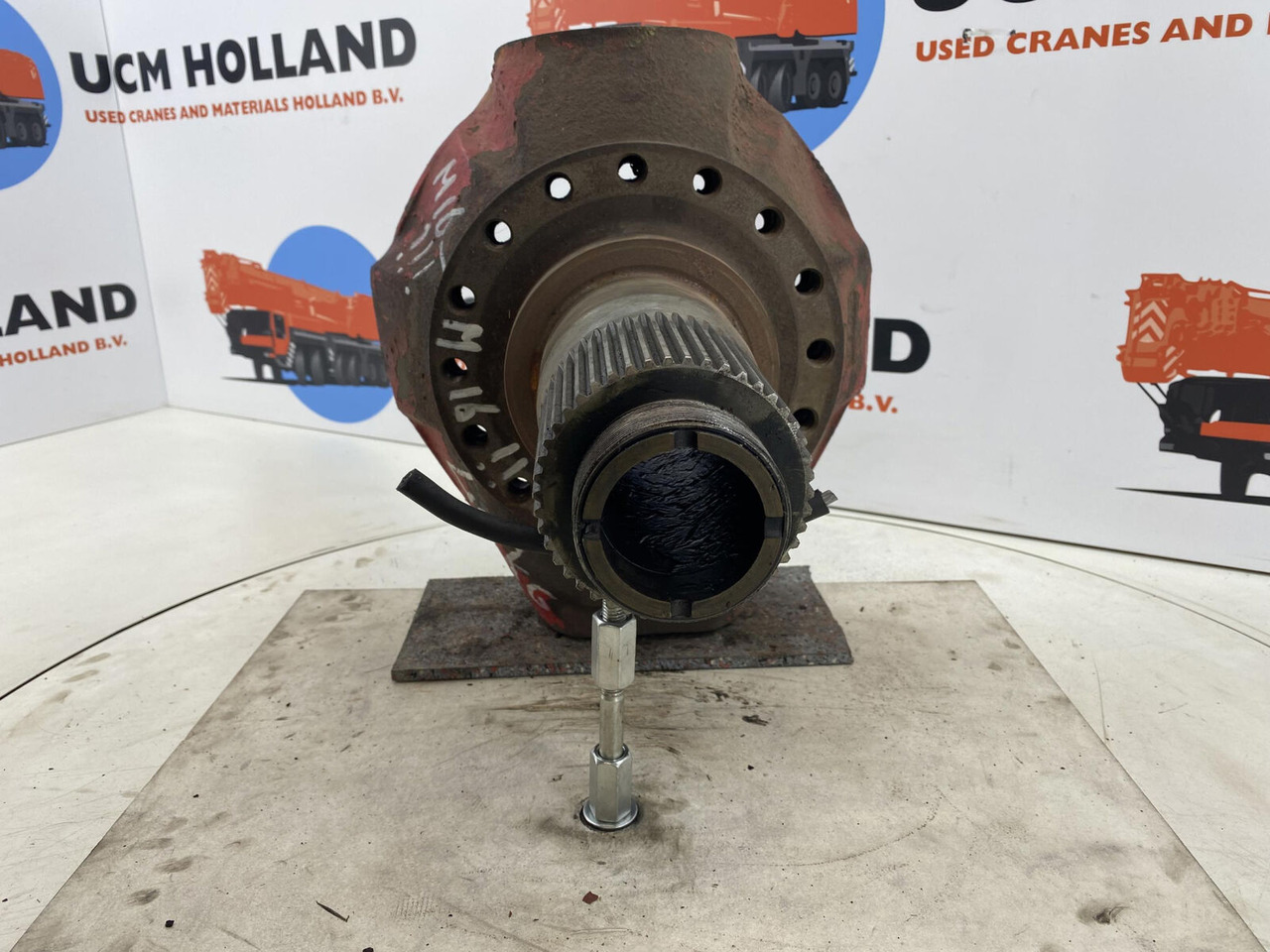 Gottwald AMK 70 Steering knuckle 16 holes axle 2 - Fusee voor Mobiele kraan: afbeelding 2 Gottwald AMK 70 Steering knuckle 16 holes axle 2 - Fusee voor Mobiele kraan: afbeelding 2