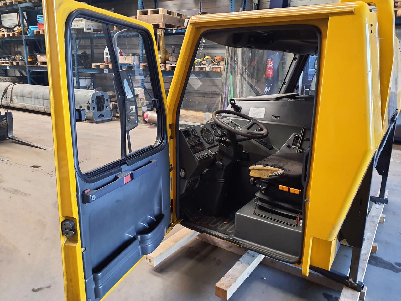 Grove GMK 3050 driver cabine complete - Cabine voor Mobiele kraan: afbeelding 5 Grove GMK 3050 driver cabine complete - Cabine voor Mobiele kraan: afbeelding 5