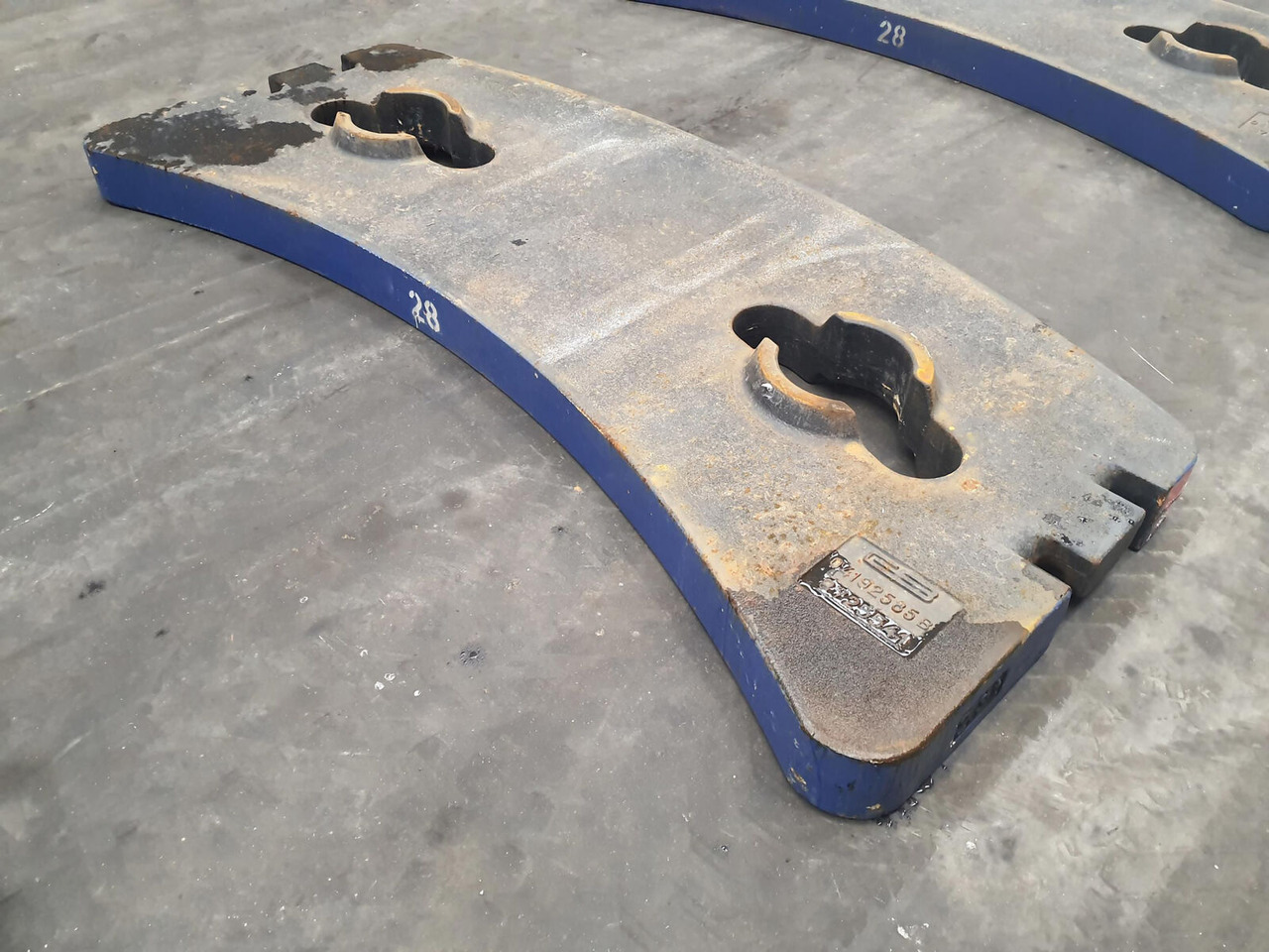 Grove GMK 4090 counterweight 2.3T - Tegenwicht voor Mobiele kraan: afbeelding 1 Grove GMK 4090 counterweight 2.3T - Tegenwicht voor Mobiele kraan: afbeelding 1