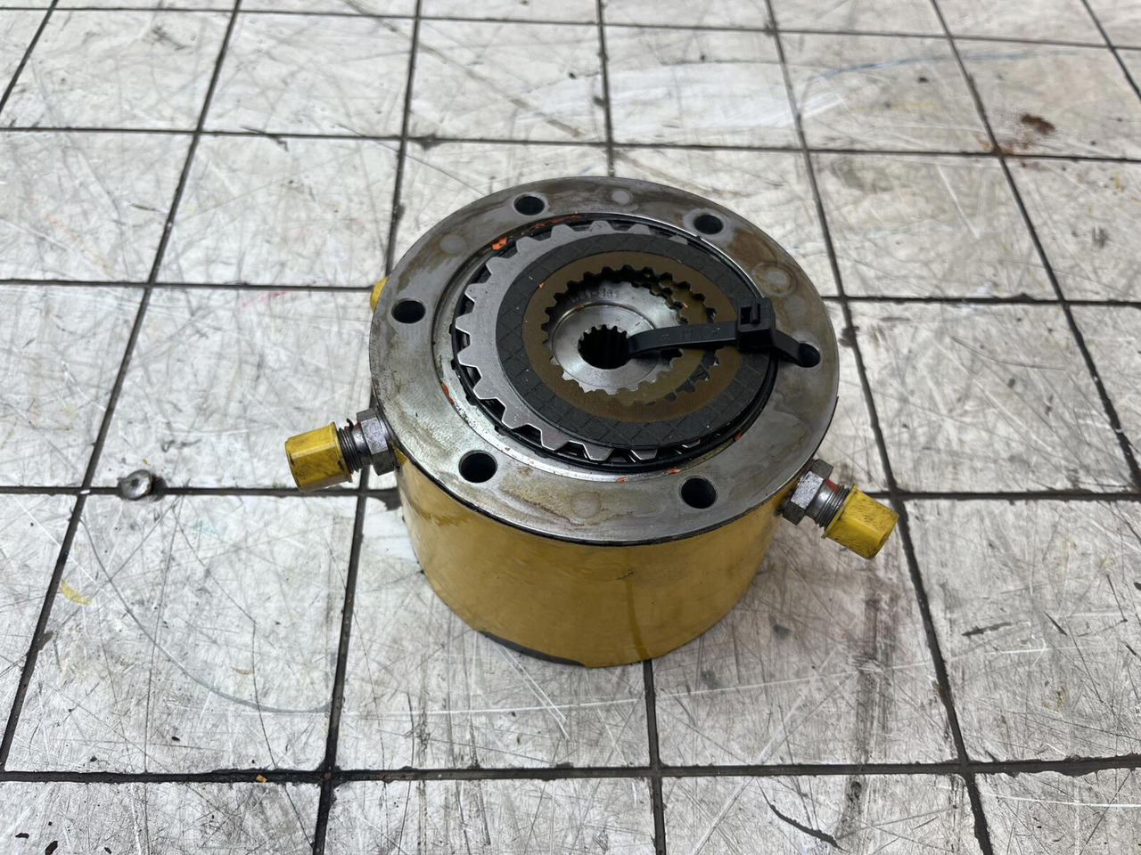 Grove GMK 6300 L multiple-disk brake - Zwenkmotor voor Kraan: afbeelding 1 Grove GMK 6300 L multiple-disk brake - Zwenkmotor voor Kraan: afbeelding 1