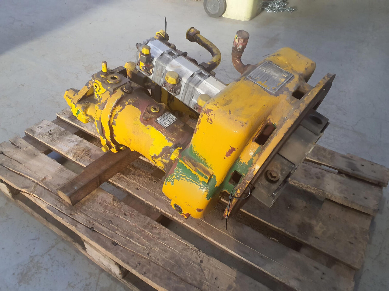 Krupp 70 GMT distributor gear box with pump set - Hydraulische pomp voor Mobiele kraan: afbeelding 1 Krupp 70 GMT distributor gear box with pump set - Hydraulische pomp voor Mobiele kraan: afbeelding 1