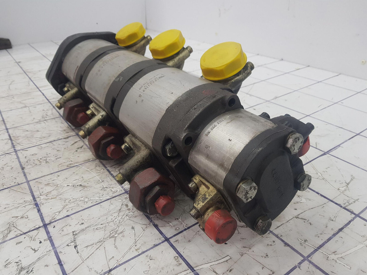 Krupp KMK 3045 four way gear pump - Hydraulische pomp voor Mobiele kraan: afbeelding 3 Krupp KMK 3045 four way gear pump - Hydraulische pomp voor Mobiele kraan: afbeelding 3