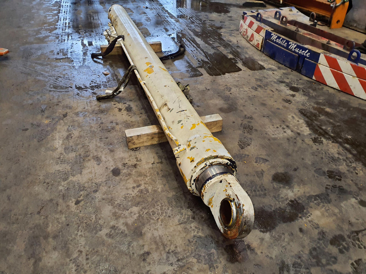 Krupp KMK 4070 boom cylinder - Hydraulische cilinder voor Mobiele kraan: afbeelding 2 Krupp KMK 4070 boom cylinder - Hydraulische cilinder voor Mobiele kraan: afbeelding 2