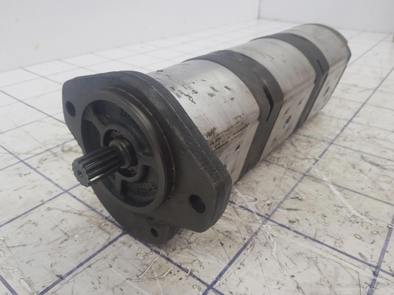 Krupp KMK 4070 three way gear pump - Hydraulische pomp voor Mobiele kraan: afbeelding 2 Krupp KMK 4070 three way gear pump - Hydraulische pomp voor Mobiele kraan: afbeelding 2