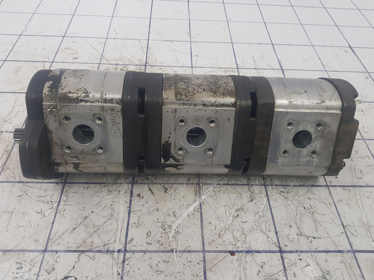 Krupp KMK 4070 three way gear pump - Hydraulische pomp voor Mobiele kraan: afbeelding 4 Krupp KMK 4070 three way gear pump - Hydraulische pomp voor Mobiele kraan: afbeelding 4