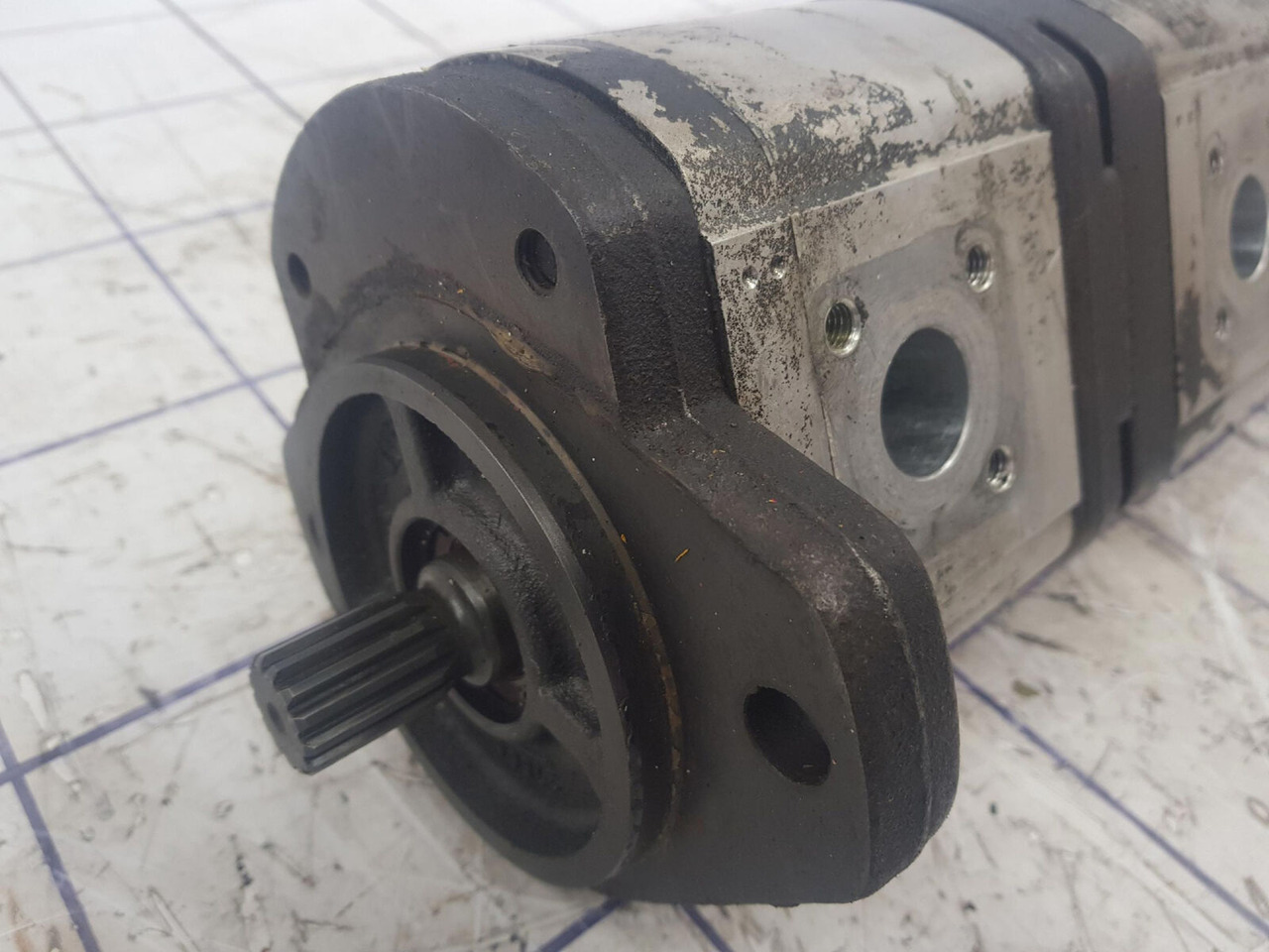Krupp KMK 4070 three way gear pump - Hydraulische pomp voor Mobiele kraan: afbeelding 5 Krupp KMK 4070 three way gear pump - Hydraulische pomp voor Mobiele kraan: afbeelding 5