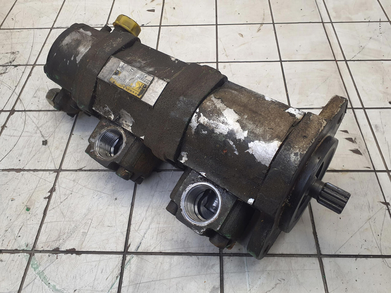 Krupp KMK 5100 3 way gear pump - Hydraulische pomp voor Mobiele kraan: afbeelding 4 Krupp KMK 5100 3 way gear pump - Hydraulische pomp voor Mobiele kraan: afbeelding 4