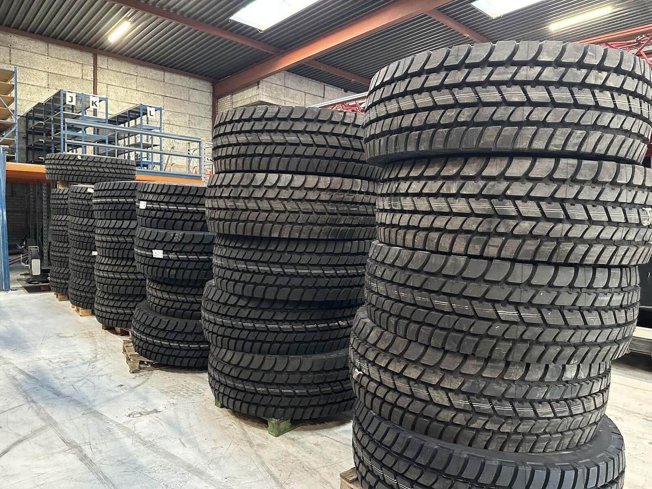 Liebherr Crane Tires/Rims for sale - Band voor Mobiele kraan: afbeelding 4 Liebherr Crane Tires/Rims for sale - Band voor Mobiele kraan: afbeelding 4