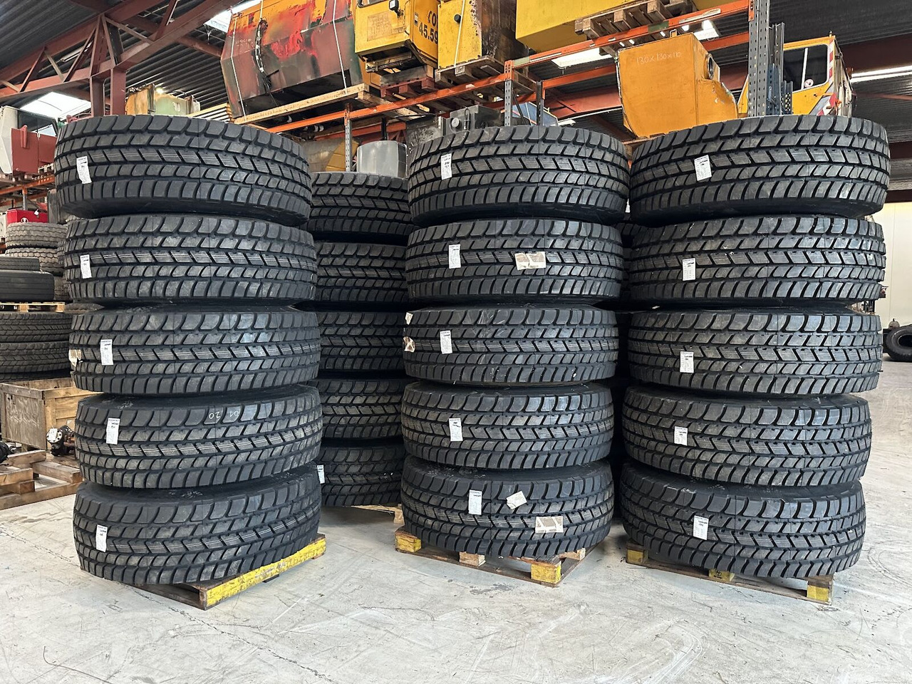 Liebherr Crane Tires/Rims for sale - Band voor Mobiele kraan: afbeelding 3 Liebherr Crane Tires/Rims for sale - Band voor Mobiele kraan: afbeelding 3
