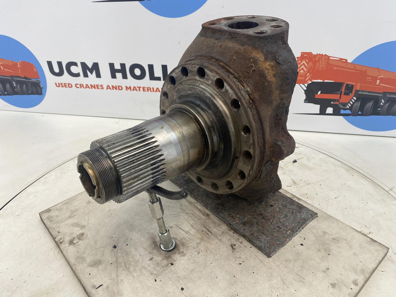 Liebherr LTM 1025 Steering knuckle 16 holes axle 1 - Fusee voor Mobiele kraan: afbeelding 1 Liebherr LTM 1025 Steering knuckle 16 holes axle 1 - Fusee voor Mobiele kraan: afbeelding 1