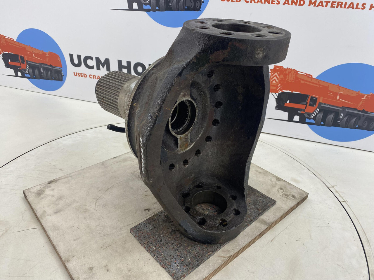 Liebherr LTM 1035 Steering knuckle 16 holes axle 1 - Fusee voor Mobiele kraan: afbeelding 4 Liebherr LTM 1035 Steering knuckle 16 holes axle 1 - Fusee voor Mobiele kraan: afbeelding 4