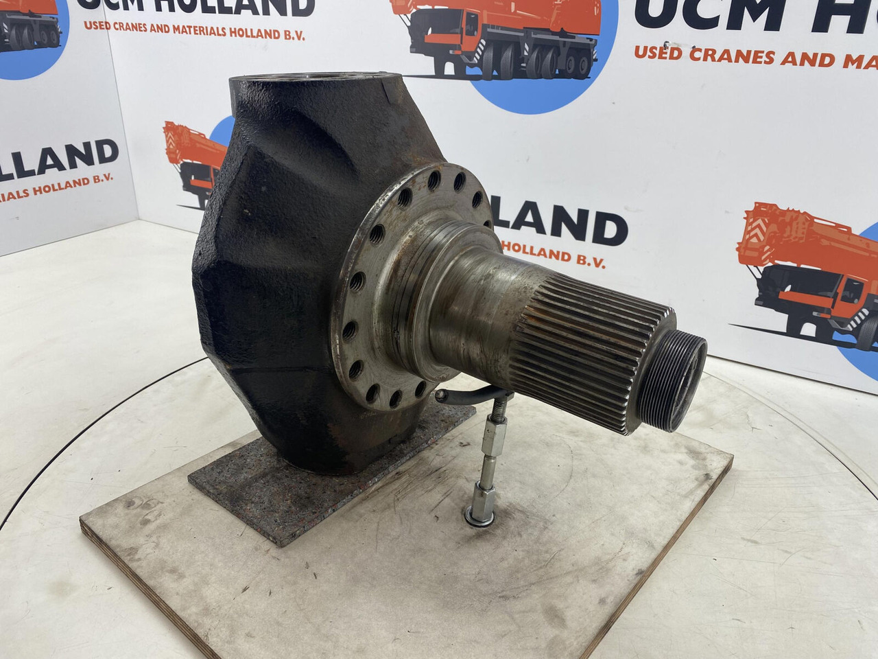 Liebherr LTM 1035 Steering knuckle 16 holes axle 1 - Fusee voor Mobiele kraan: afbeelding 3 Liebherr LTM 1035 Steering knuckle 16 holes axle 1 - Fusee voor Mobiele kraan: afbeelding 3