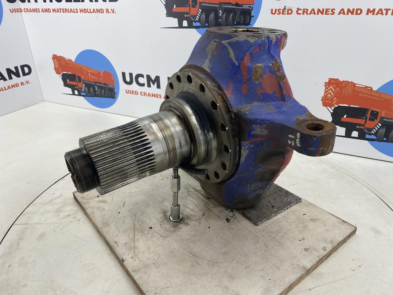 Liebherr LTM 1040-2.1 Steering knuckle 16 holes axle 2 - Fusee voor Mobiele kraan: afbeelding 1 Liebherr LTM 1040-2.1 Steering knuckle 16 holes axle 2 - Fusee voor Mobiele kraan: afbeelding 1