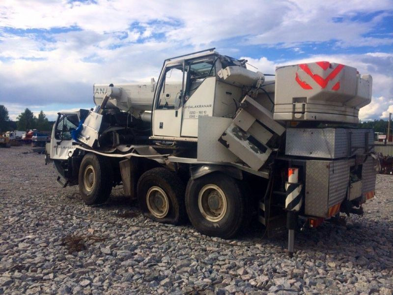 Liebherr LTM 1045-3.1 for parts - Alle terrein kraan: afbeelding 2 Liebherr LTM 1045-3.1 for parts - Alle terrein kraan: afbeelding 2