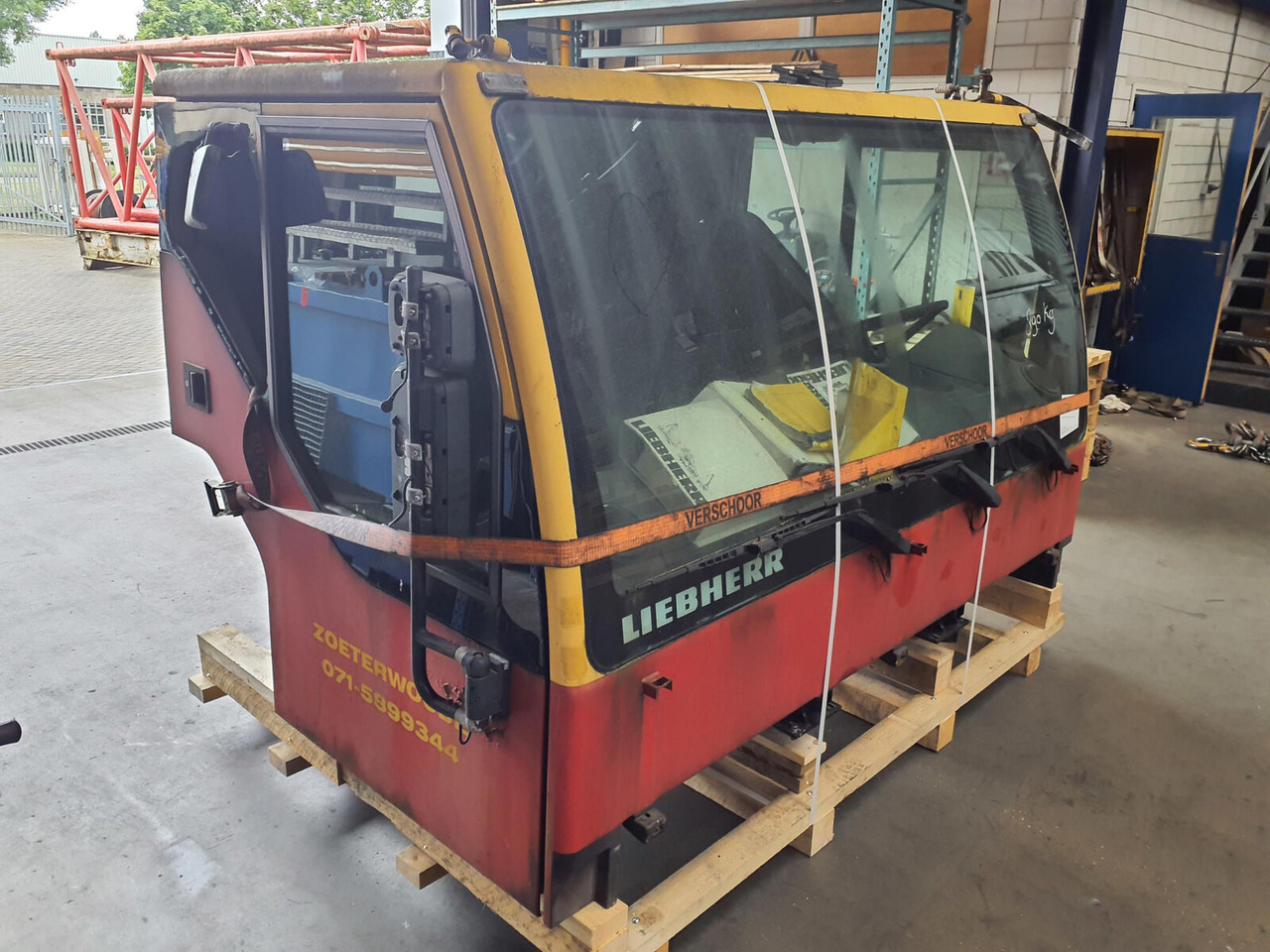 Liebherr LTM 1060-2 drivers cabin - Cabine voor Kraan: afbeelding 2 Liebherr LTM 1060-2 drivers cabin - Cabine voor Kraan: afbeelding 2