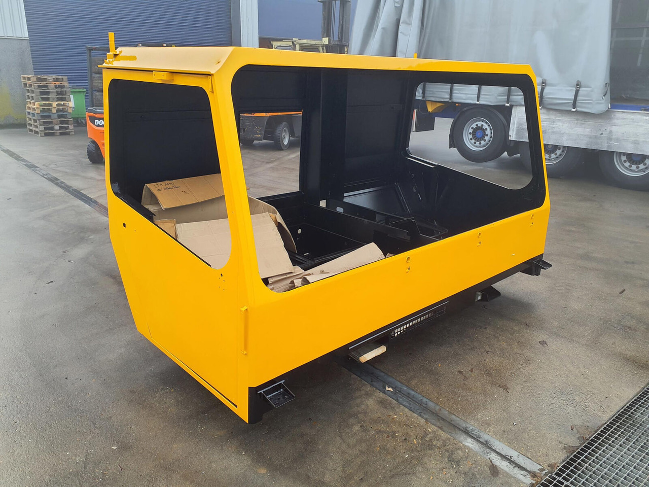 Liebherr LTM 1090 drivers cabin - Cabine voor Mobiele kraan: afbeelding 2 Liebherr LTM 1090 drivers cabin - Cabine voor Mobiele kraan: afbeelding 2