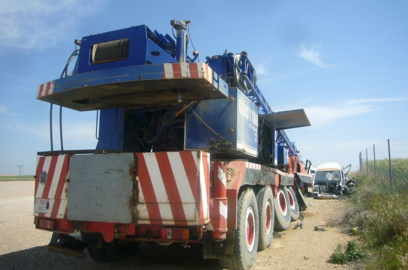 Liebherr LTM 1090 for parts - Mobiele kraan: afbeelding 2 Liebherr LTM 1090 for parts - Mobiele kraan: afbeelding 2