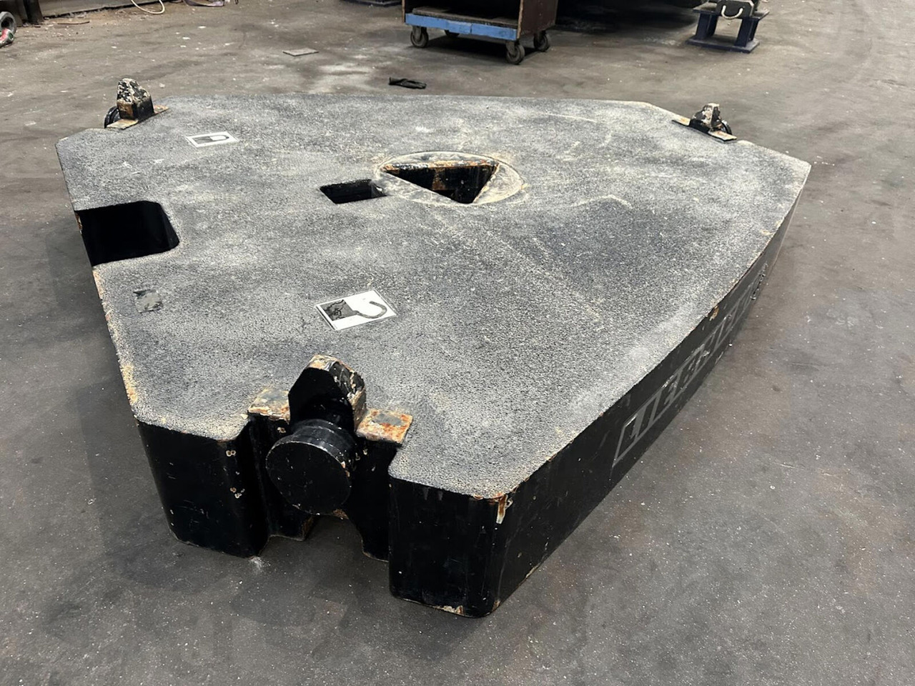 Liebherr LTM /LR counterweight 5T - Tegenwicht voor Mobiele kraan: afbeelding 2 Liebherr LTM /LR counterweight 5T - Tegenwicht voor Mobiele kraan: afbeelding 2