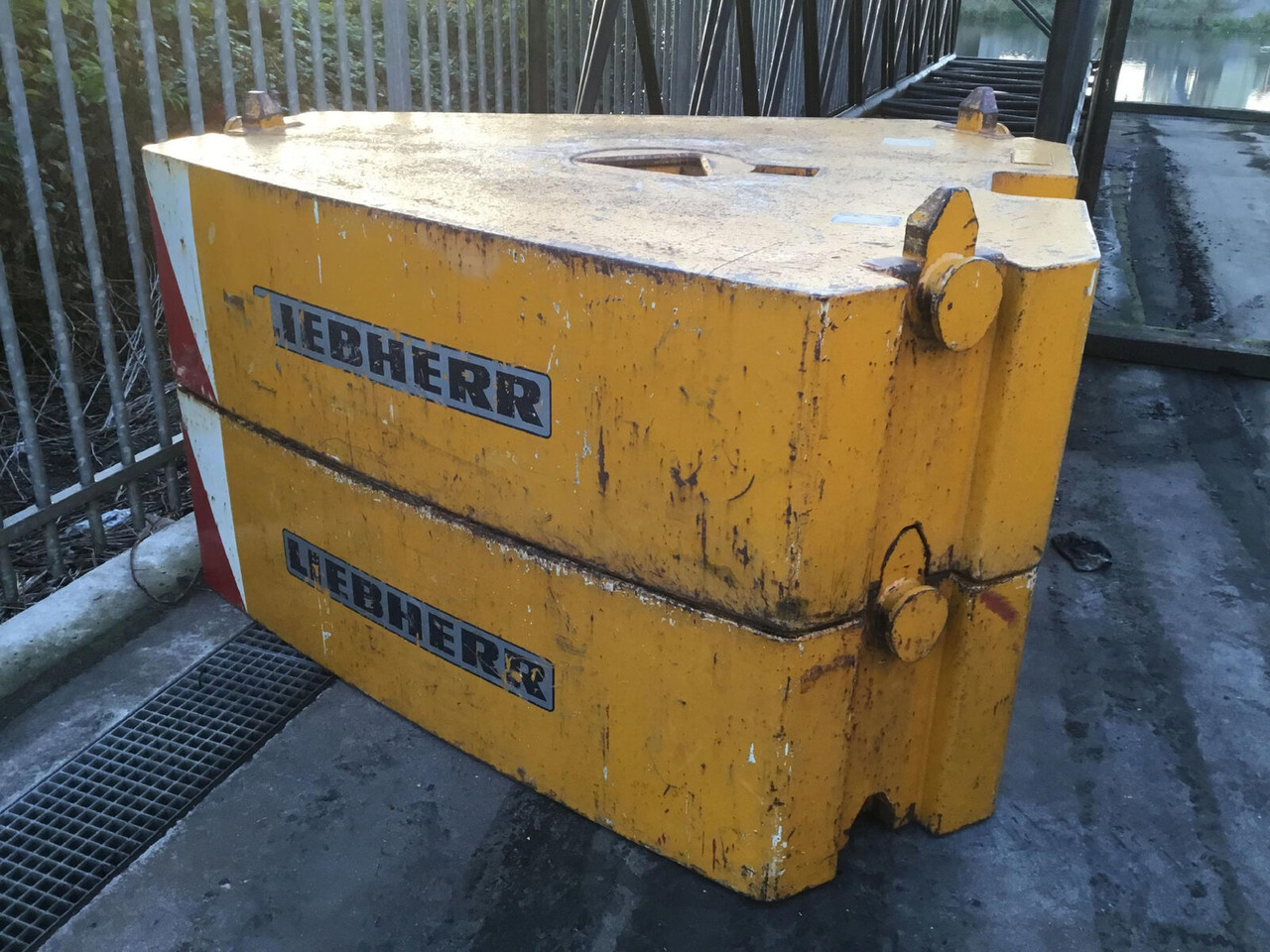 Liebherr LTM counterweight 10T - Tegenwicht voor Mobiele kraan: afbeelding 1 Liebherr LTM counterweight 10T - Tegenwicht voor Mobiele kraan: afbeelding 1