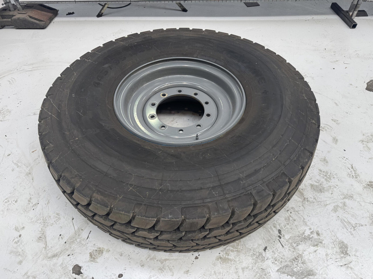 Liebherr Wheel 445/95 R25 10 12 1p - Complete wiel voor Kraan: afbeelding 1 Liebherr Wheel 445/95 R25 10 12 1p - Complete wiel voor Kraan: afbeelding 1