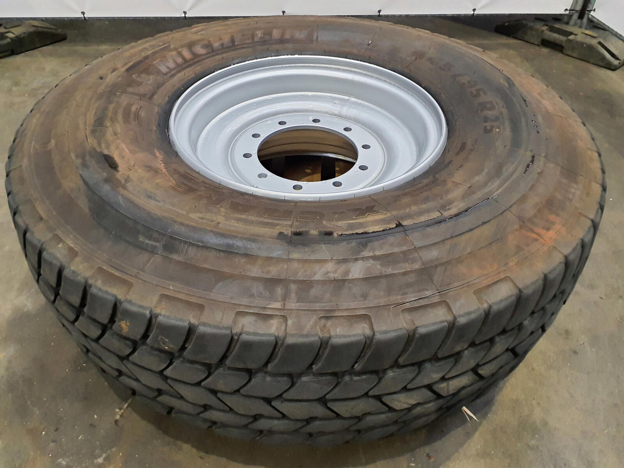 Liebherr Wheel 445/95R25 10 12.3 1p - Complete wiel voor Kraan: afbeelding 2 Liebherr Wheel 445/95R25 10 12.3 1p - Complete wiel voor Kraan: afbeelding 2